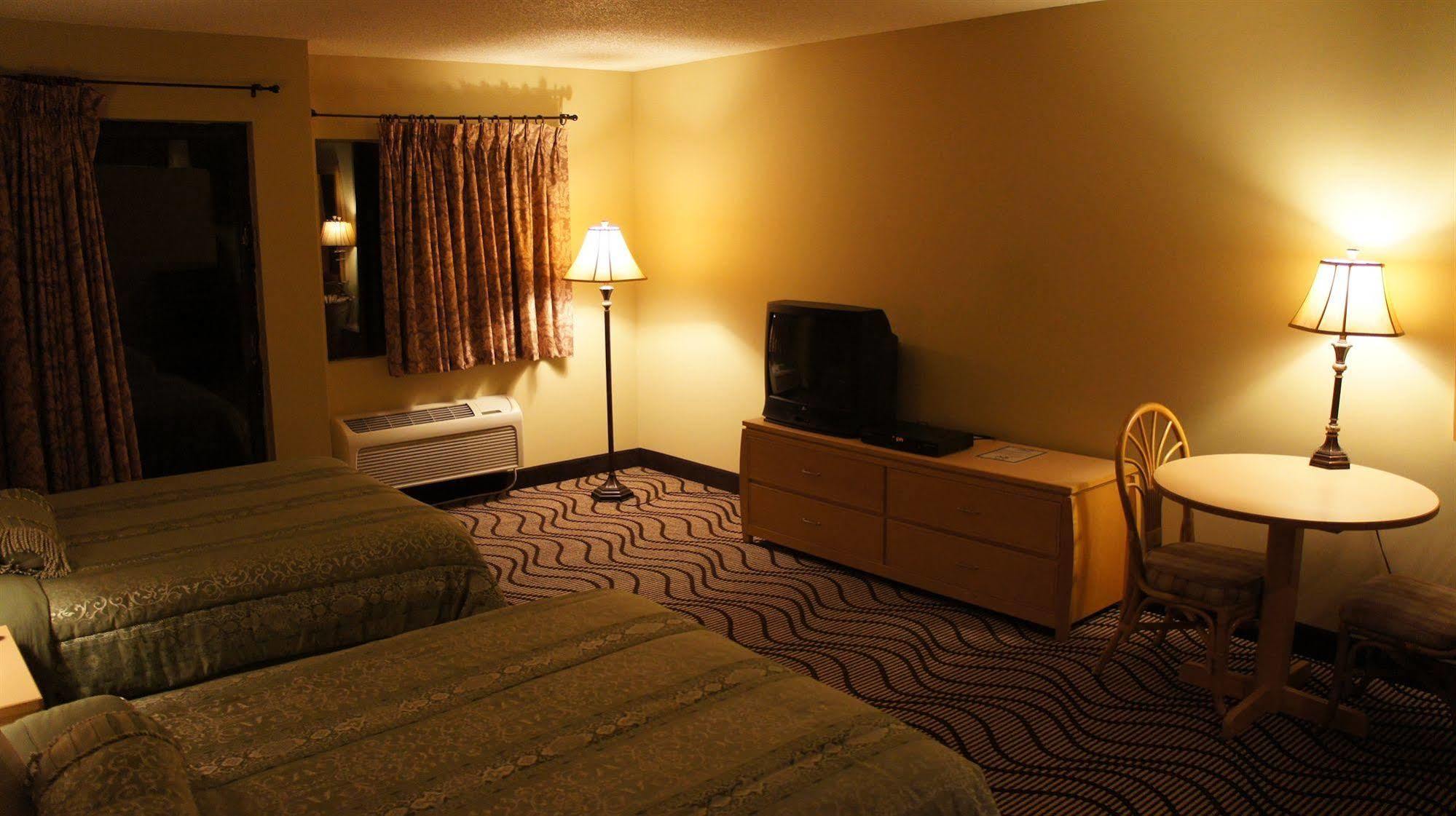 Waterbird Lakeside Inn Честертон Екстер'єр фото