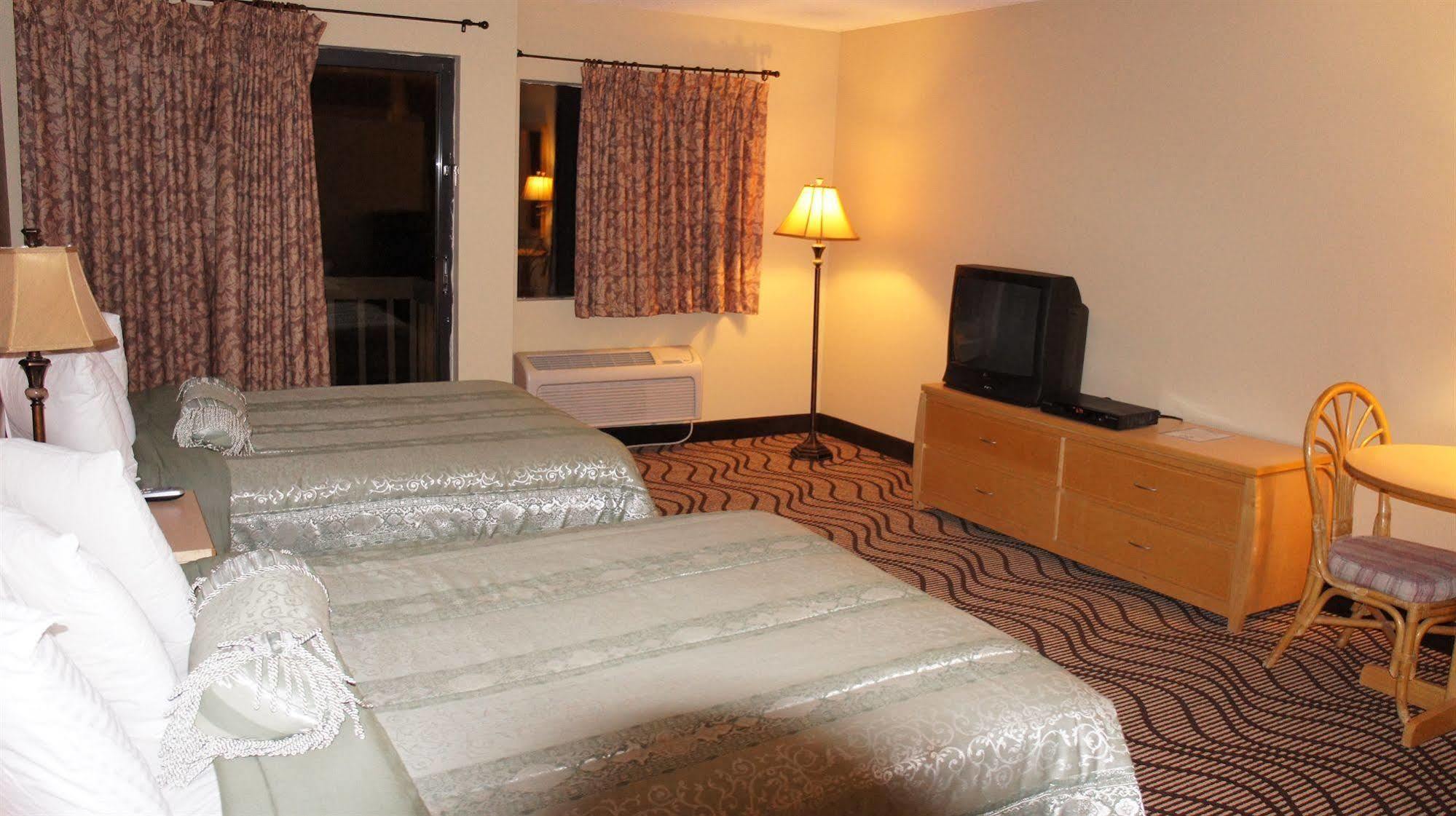 Waterbird Lakeside Inn Честертон Екстер'єр фото