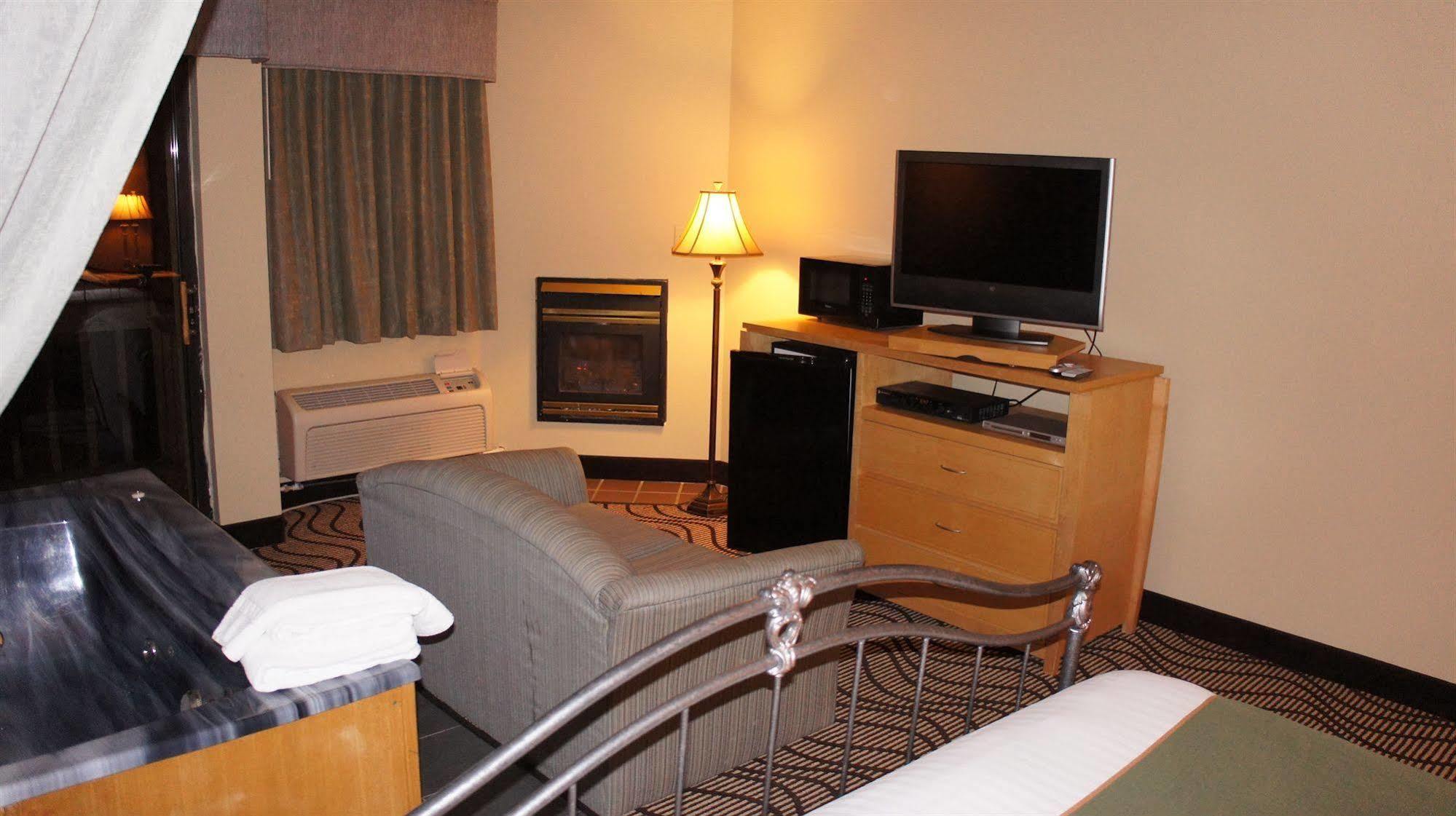Waterbird Lakeside Inn Честертон Екстер'єр фото